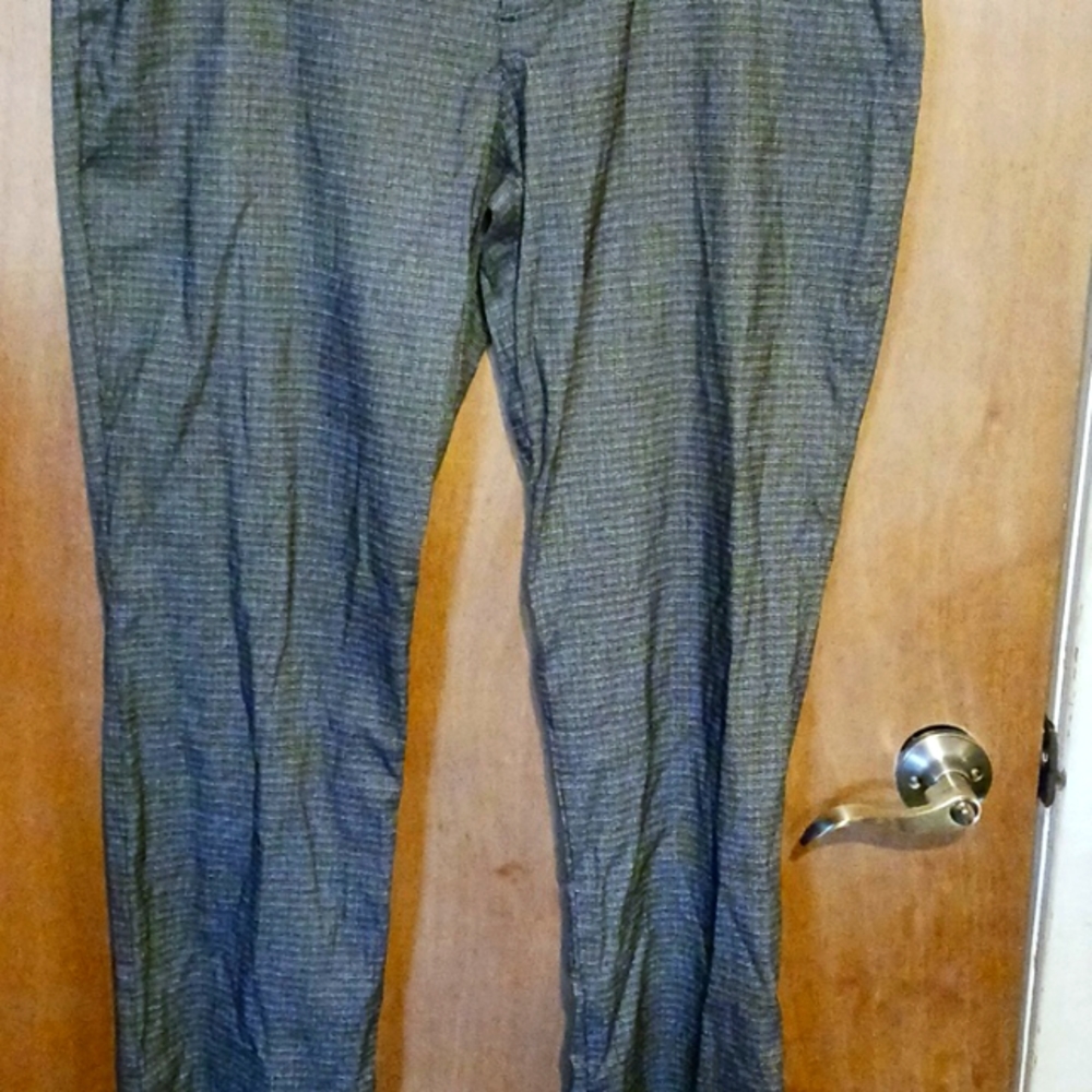 Lee women's casual pants, size 16, 31 inch inseam, black/ grey